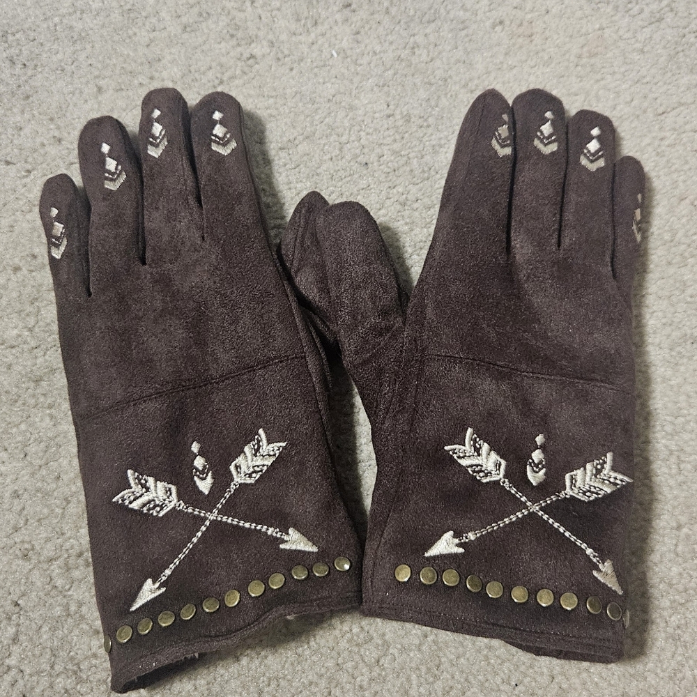 Idyllwind Brown Suede Gloves with Arrow Design